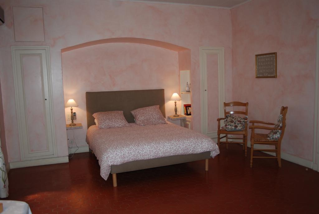 Chateau Cornillon Arles Room photo