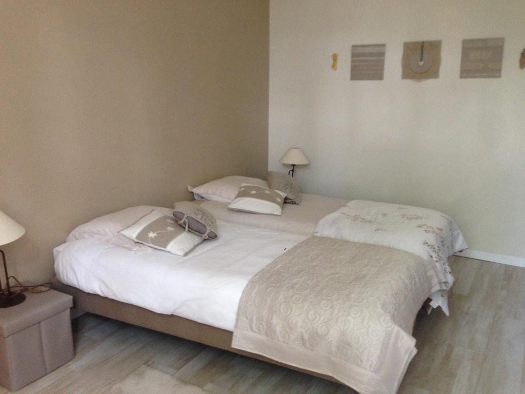 Chateau Cornillon Arles Room photo