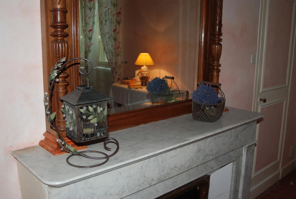 Chateau Cornillon Arles Room photo